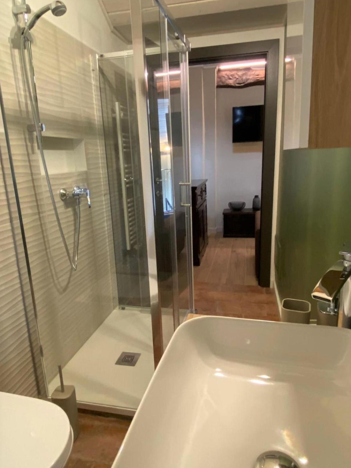 Argegno'S River - Central Apartment Lake View Ruang foto