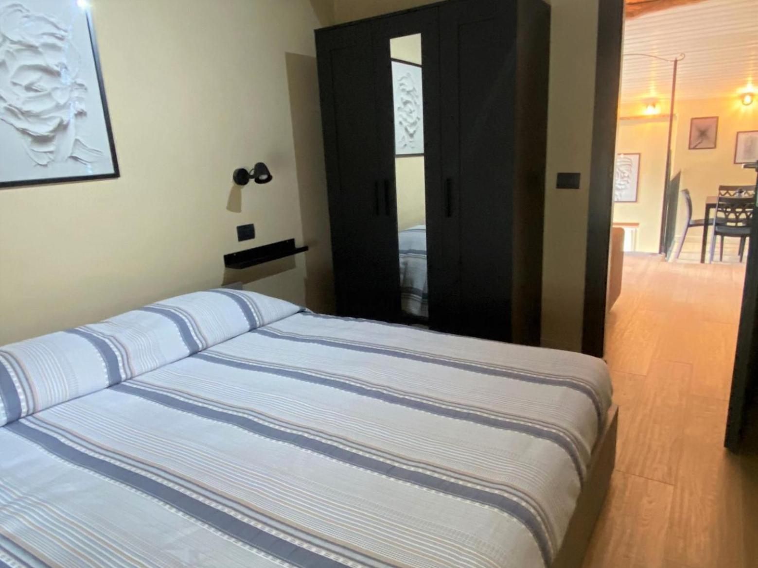 Argegno'S River - Central Apartment Lake View Ruang foto